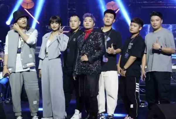 白小白歌手个人资料-网红白小白回应"跳槽"传闻,直言:没和官方签约,可