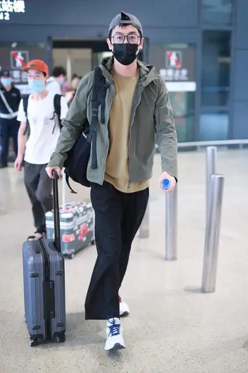 朱亚文身高体重多少啊(180cm朱亚文时髦造型) - 帮企客