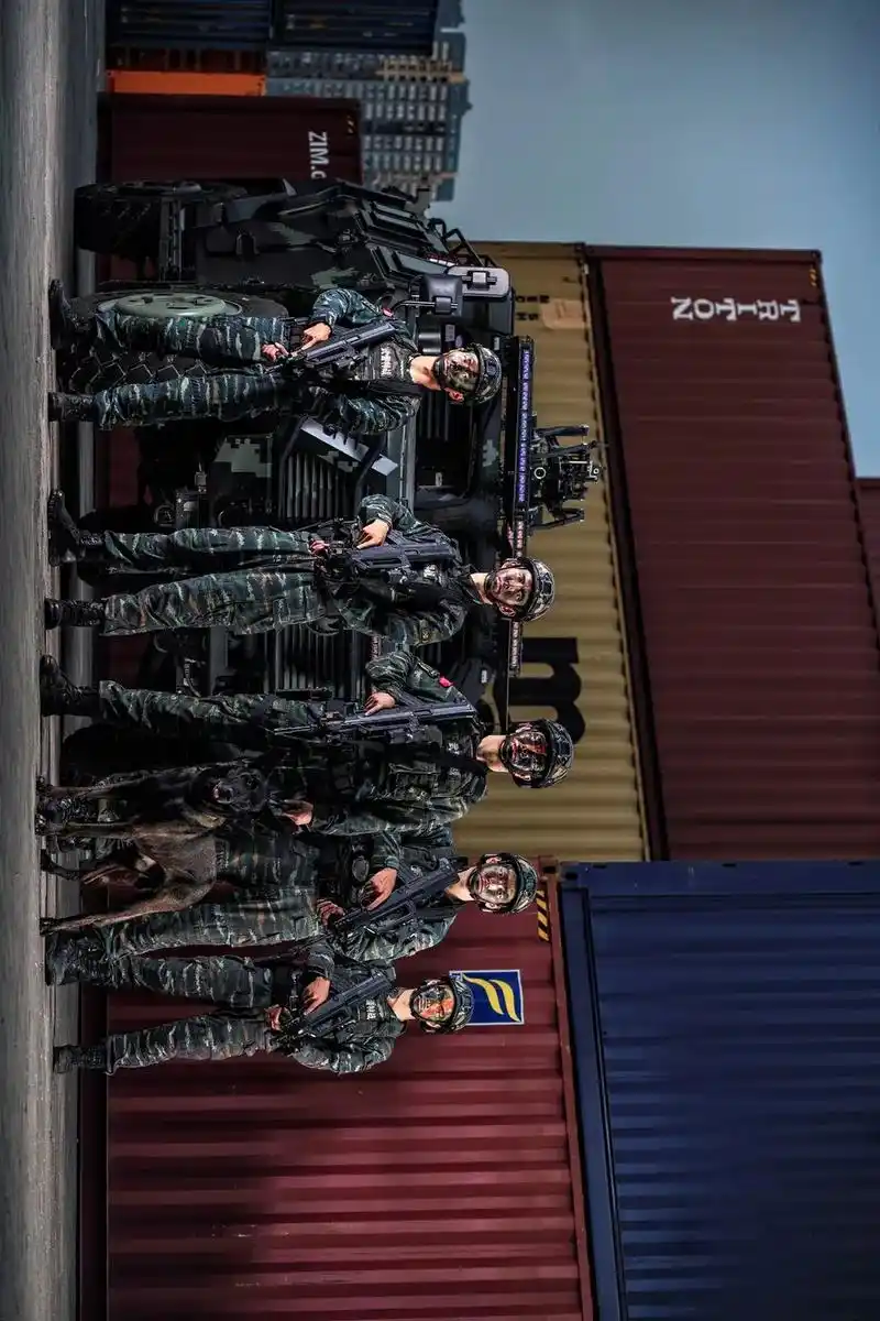 武警特战队员高清大图太养眼. #中国军人 #强军战 - 抖音