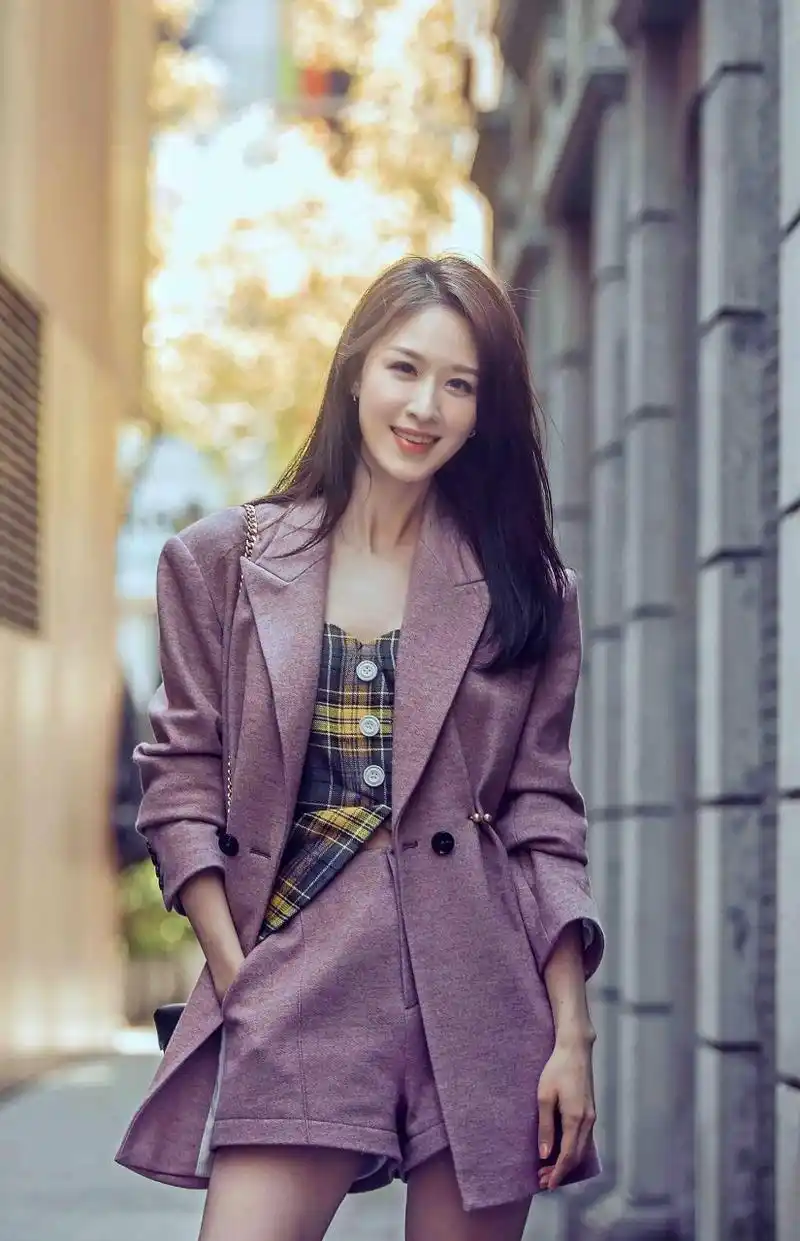 张雯 张雯,1985年9月12日出生于上海市,中国内地女演员,毕业于上海