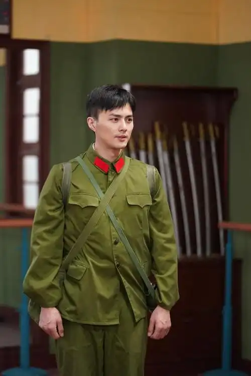 叶祖新穿黄轩戏服,重演《芳华》!这场逆袭之路太精彩了