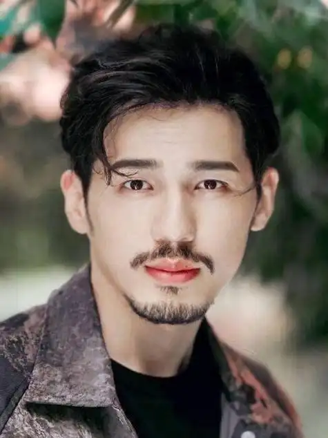 但不难发现我们认为蓄胡子好看的男人都有固定的胡型,胡型和发型一样