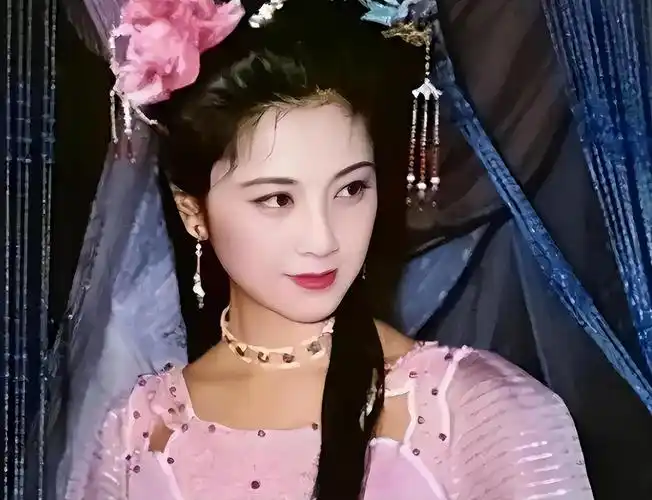 回顾:邓婕"又矮又黑"算不算美人?看她如今的状态才明白