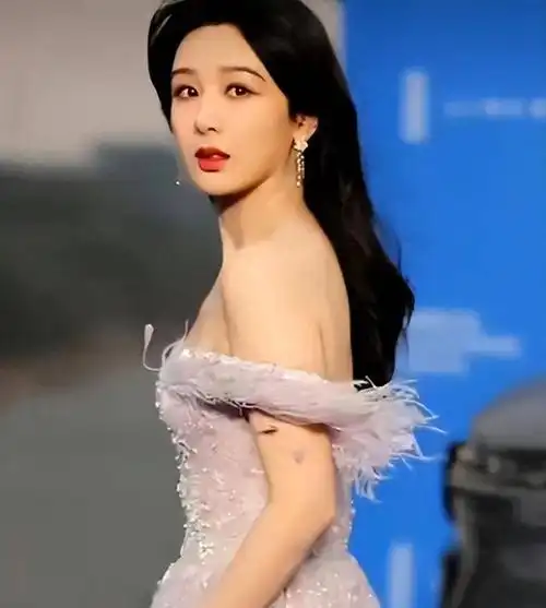 杨紫,一位兼具国内娱乐实力和儒家风范的顶级女明星,凭借着出色的演技