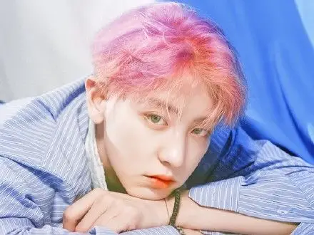 朴灿烈粉色头发