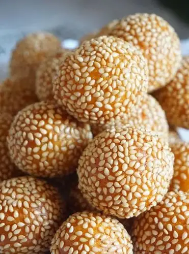 在家炸麻团不成功?教你一招,不裂不塌,空心香甜,放凉也不硬!