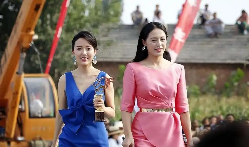 王力可个人资料简历(王力可是父母的骄傲,但她的婚恋成了父母的烦恼)