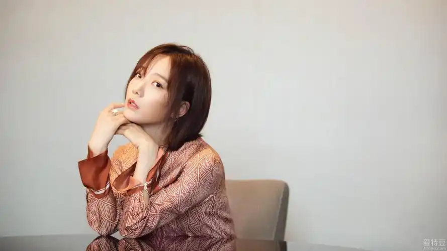 王珞丹携新电影《被光抓走的人》现身武汉站活动