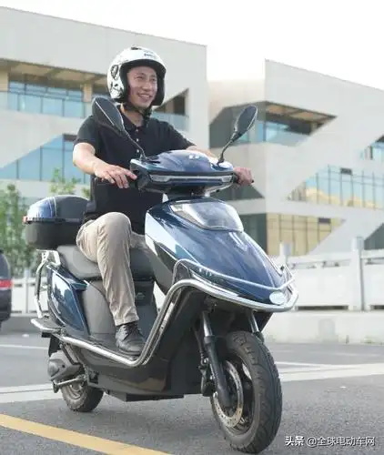 七座电动车多少钱七十二伏小刀电动车多少钱