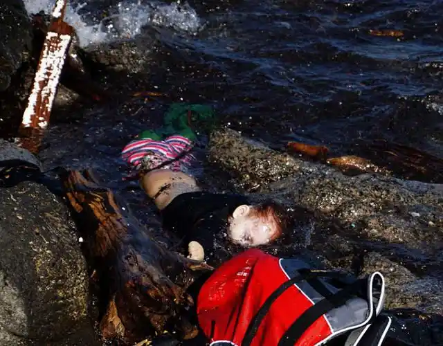 被冲上海滩的儿童尸体