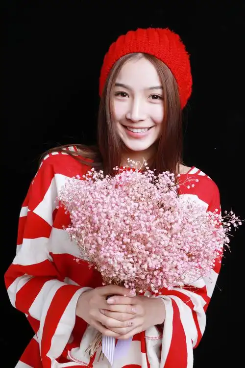 张南圣诞写真曝光 俏皮可爱温暖冬日