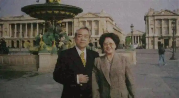 后来的范曾更是为妻子张桂云改名为楠莉,二人克服了种种困难结为夫妇