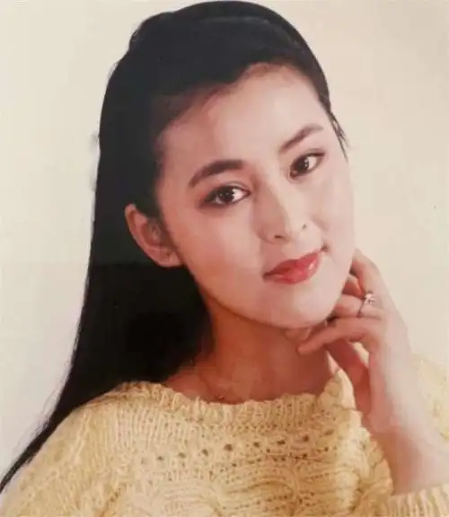 俊朗男星再娶佳人,黄志忠前妻获真爱,视继子如命婚姻无子亦美满