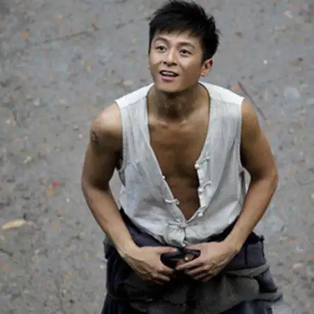 朱雨辰肌肉照曝光老男孩奋斗十年依旧坚持自我