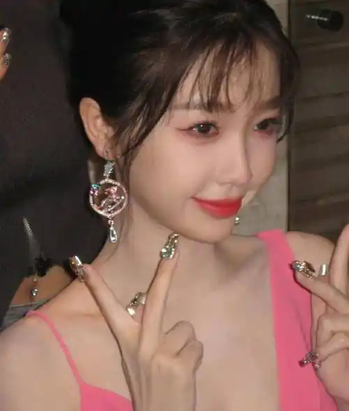 看了47岁舒淇的近照,才知道美人不在皮也不在骨,而在"魂"_虞书欣_感觉