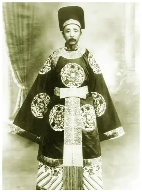 张作霖进京,包下八大胡同所有妓院,把袁世凯玩得团团转