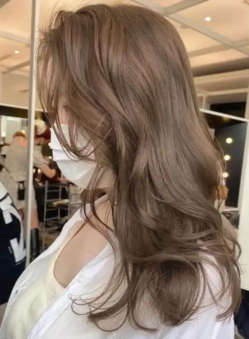 今年流行什么时候颜色的头发(推荐5款显白好看的发色)