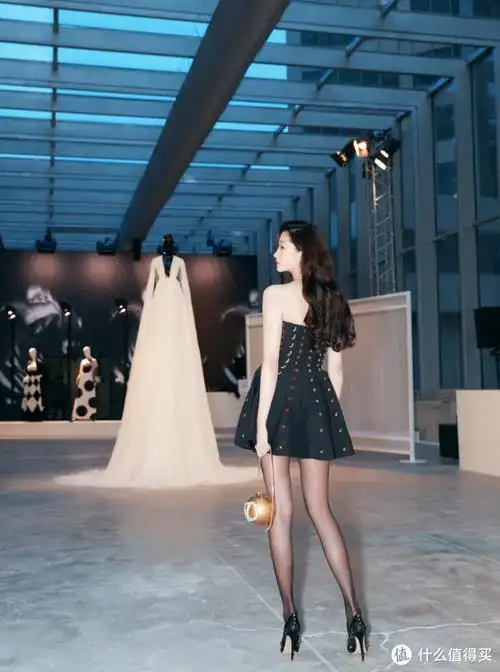 关晓彤自报腿长1米08?"逆天大长腿"氛围感也能靠穿搭来营造