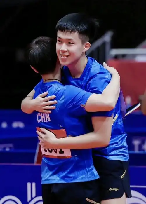 天选体型差.#孙颖莎 #王楚钦 #莎头 #王楚钦孙颖莎 #乒 - 抖音