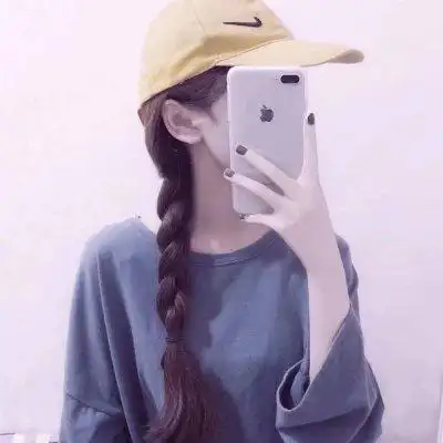 手机遮脸女生看手机的头像