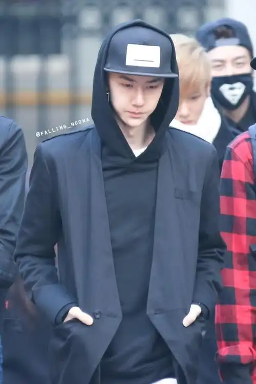 一博刚出道时期韩国上班图crlogo