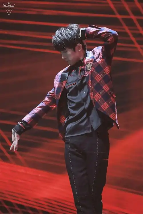 易烊千玺 #tfboys 811四周年南京演唱会 高清 帅气 舞蹈担当易烊千玺