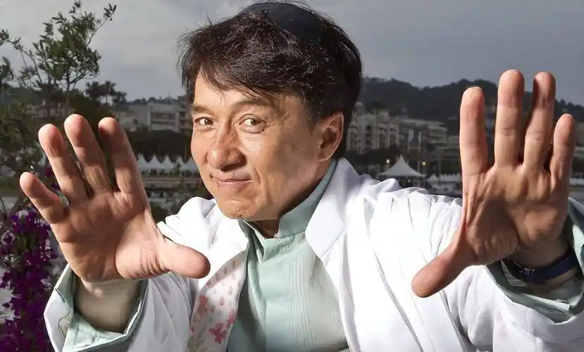 37年后再看周润发成龙:两人不合作的那些年,藏着太多的意难平_因为