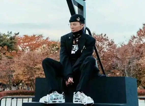 权志龙开始放飞自我?