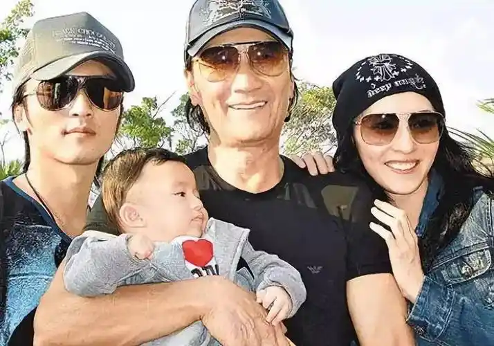 当年我花了4000w投资了个酒吧,3年就赔完了_谢霆锋_儿子_张柏芝