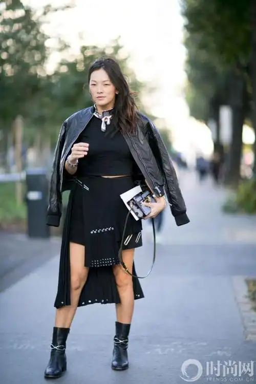 他们说 把衣服披在身上就可以去时装周了