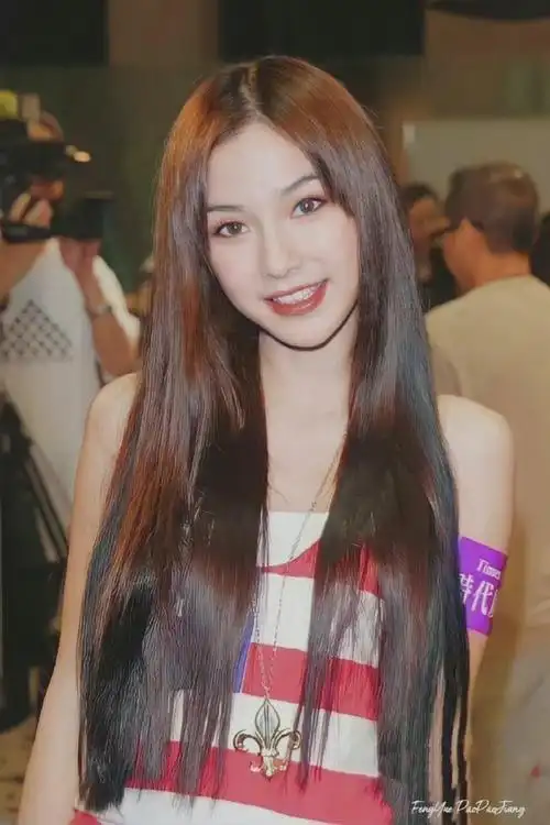 angelababy年轻旧照五官精致宛若洋娃娃