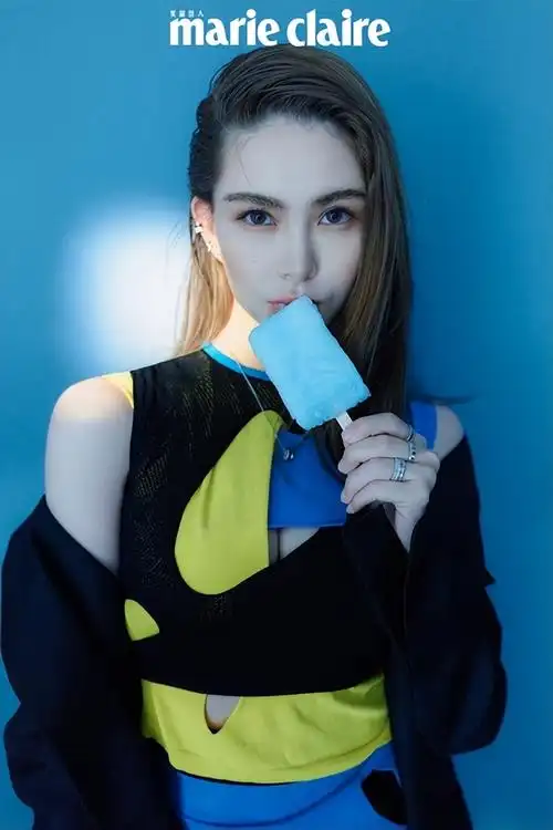 昆凌育儿重视双向沟通 直面生活展现独特的美