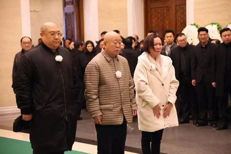 新闻速递送别常贵田用掌声为相声大叔送行