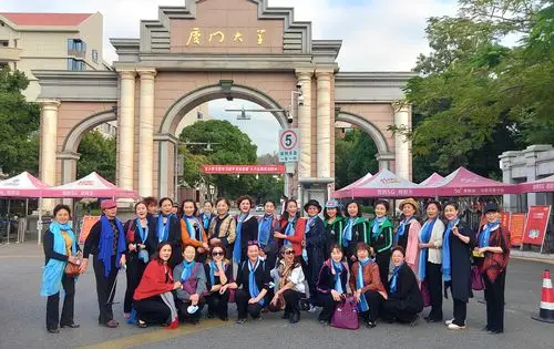 团队在厦门大学合影纪念!