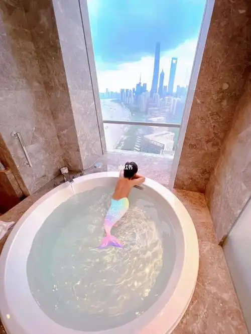 行政楼最高层,42楼江景圆浴缸简直太能出片啦