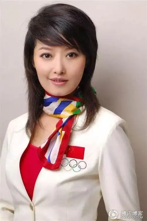 6月28日央视主持人现身2018世界杯啤酒狂欢节和你一起嗨翻夏夜