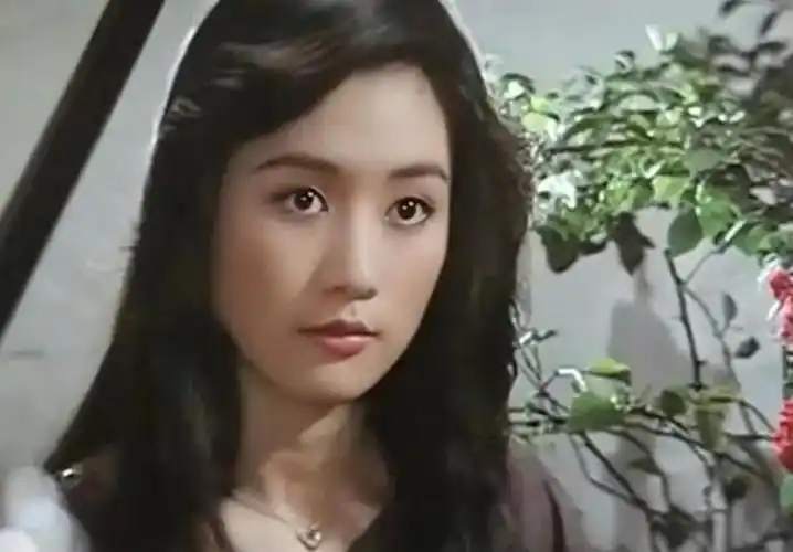 颜值成谜的3位女星,离开琼瑶剧便不再惊艳,岳翎俞小凡反差大