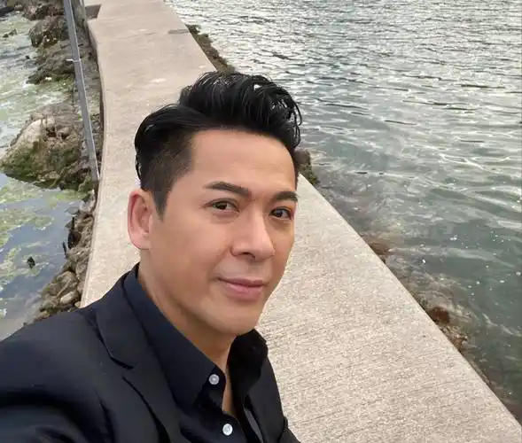 原创郭政鸿罕晒父女合影女儿颜值高被赞像关晓彤其干妈是赌王千金