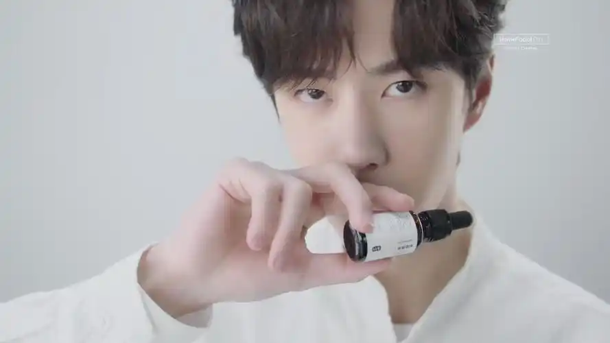 【王一博】20200521hfp微信公众号: hfp x 6·18 夏日灵感大片 解锁