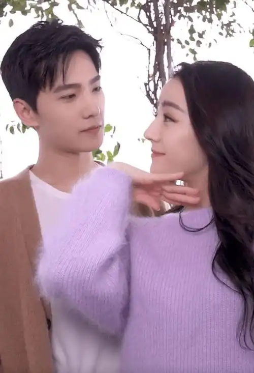 高颜值组合要大火,热巴穿香芋紫毛衣太时髦|迪丽热巴|裙装|红唇_网易