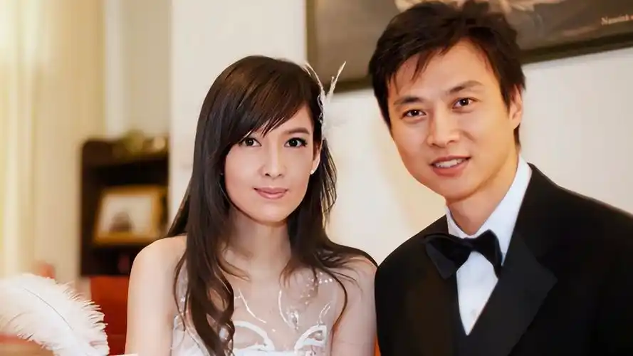 "玉女掌门"周慧敏一遇渣男误终生,"花花公子"倪震有何魅力?