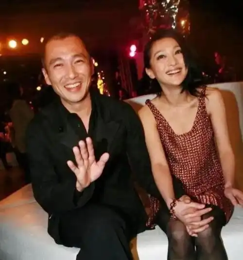 结婚六年,老公国外亲密照的曝光,周迅的婚姻终于还是露馅了