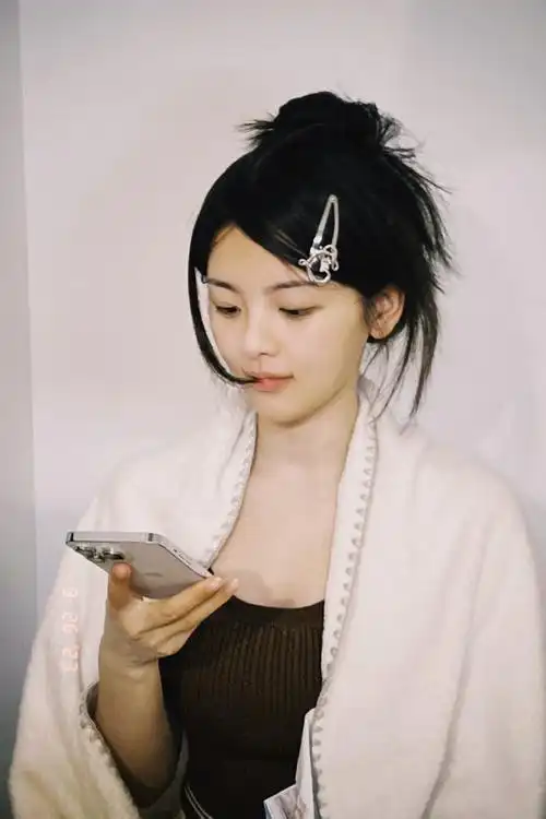 杨超越车内自拍live图