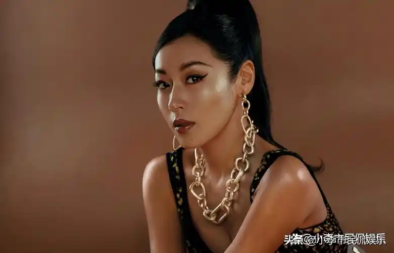 吉克隽逸的肤色是天生的吗 吉克隽逸为什么皮肤黑