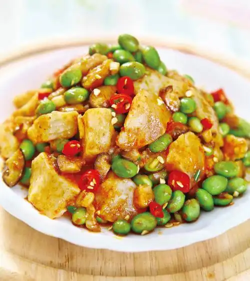 跟我这样做咖喱爆鱼丁,鱼肉滑嫩,咸鲜微辣,几乎吃不出鱼刺