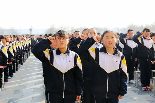 场面宏大 气势磅礴--富平县蓝光中学隆重举行开学典礼