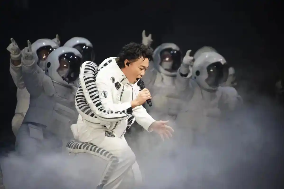 发一波图片吧 #陈奕迅演唱会2022 - 抖音