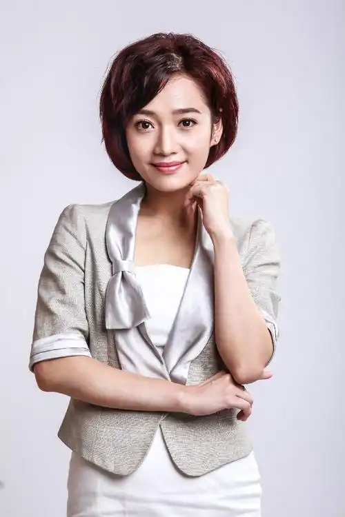 p data-id="gnaw2uv2r6">魏飞菲,1983年出生于辽宁 a target="_blank