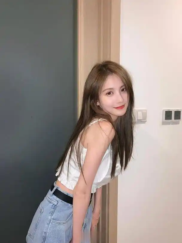 王思聪新女友甜仇,身材曼妙会穿搭,人如其名甜到不行