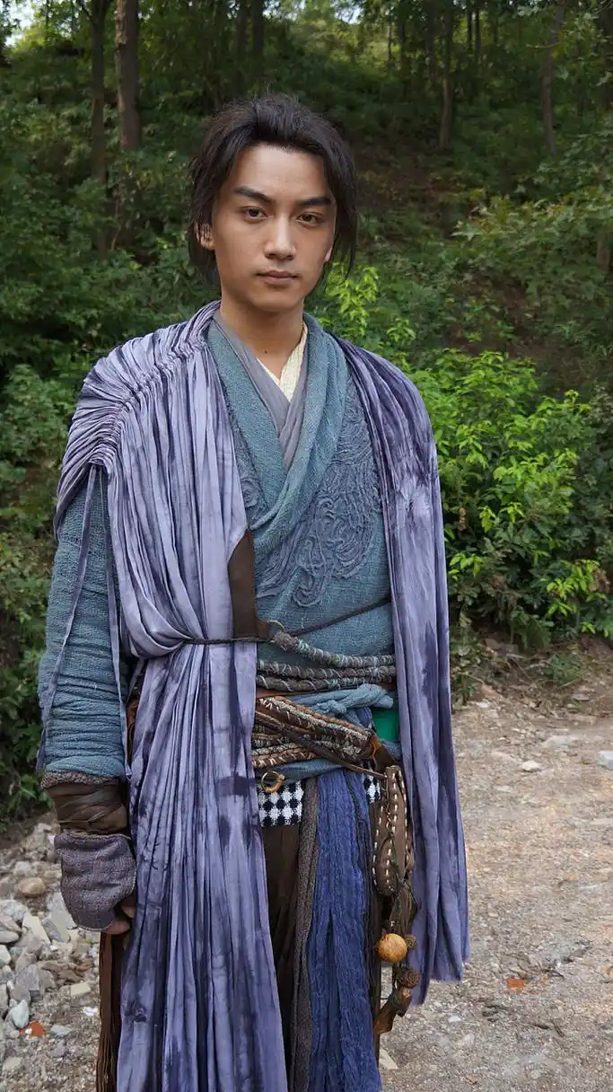 原因而推掉《冰雨火》,双方合同都已经签了,而且这部剧的配置挺高的